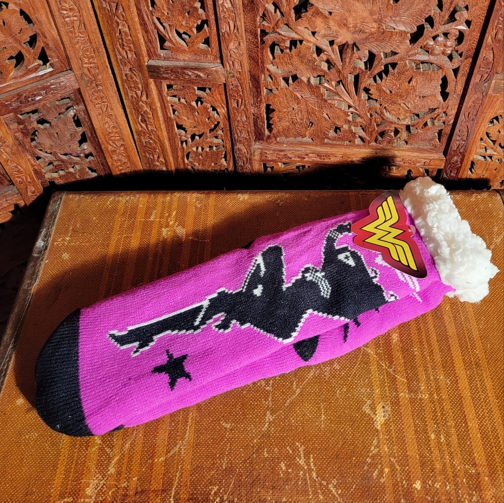 NWT Sherpa Lined Knit Wonder Woman Slipper Socks
